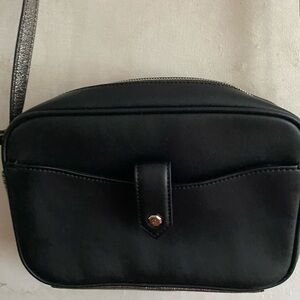 Classic Black Leather Crossbody Bag with Adjustable Strap